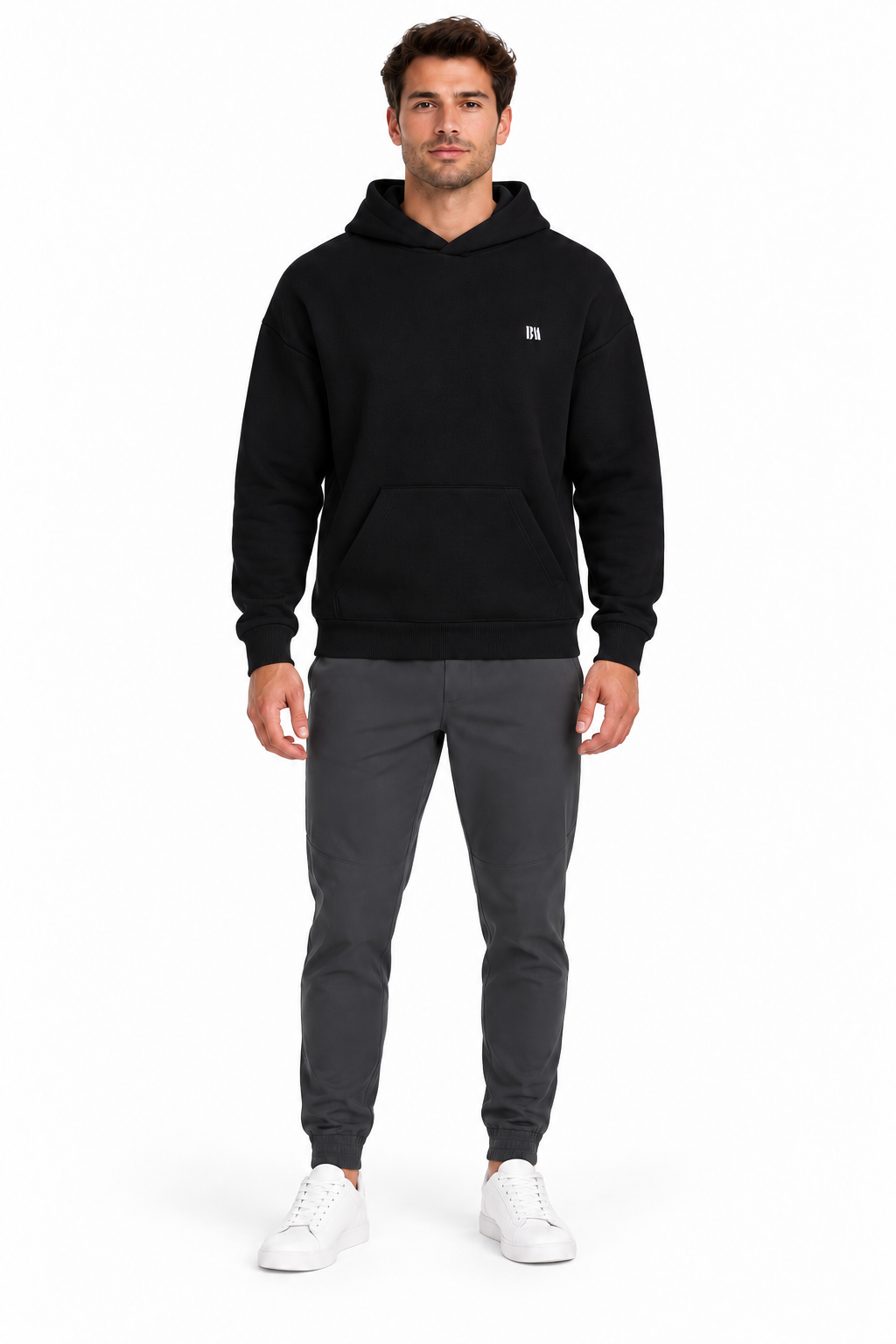 Siyah erkek kapüşonlu sweatshirt – model üzerinde ön görünüm