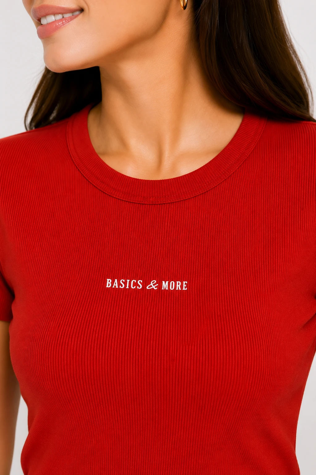 Kadın T-Shirt Kırmızı, fitilli doku ve yaka detayı yakın çekim